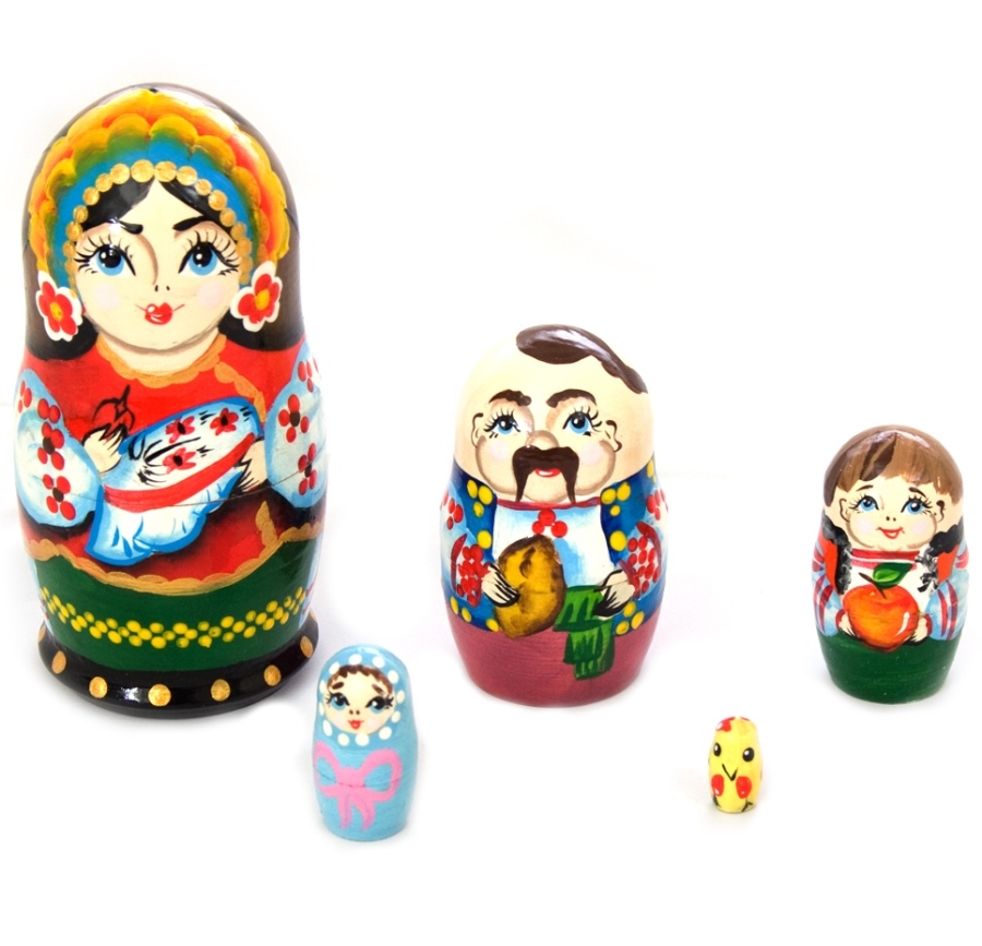 Матрьошка з пяльцем